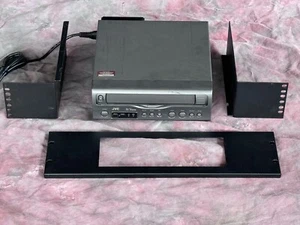 JVC SR-T5U Super VHS S-VHS ET VCR Staffa di montaggio su rack - Foto 1 di 4