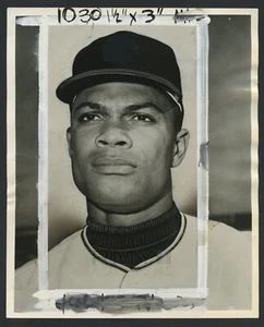 1960 Filipe Alou, "Young Star of the New York Giants" Large Portrait Photo - Picture 1 of 2