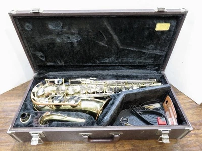Yamaha YAS-21 Alto Saxophone with Hard Case (Purple Logo) - Image 1 of 4