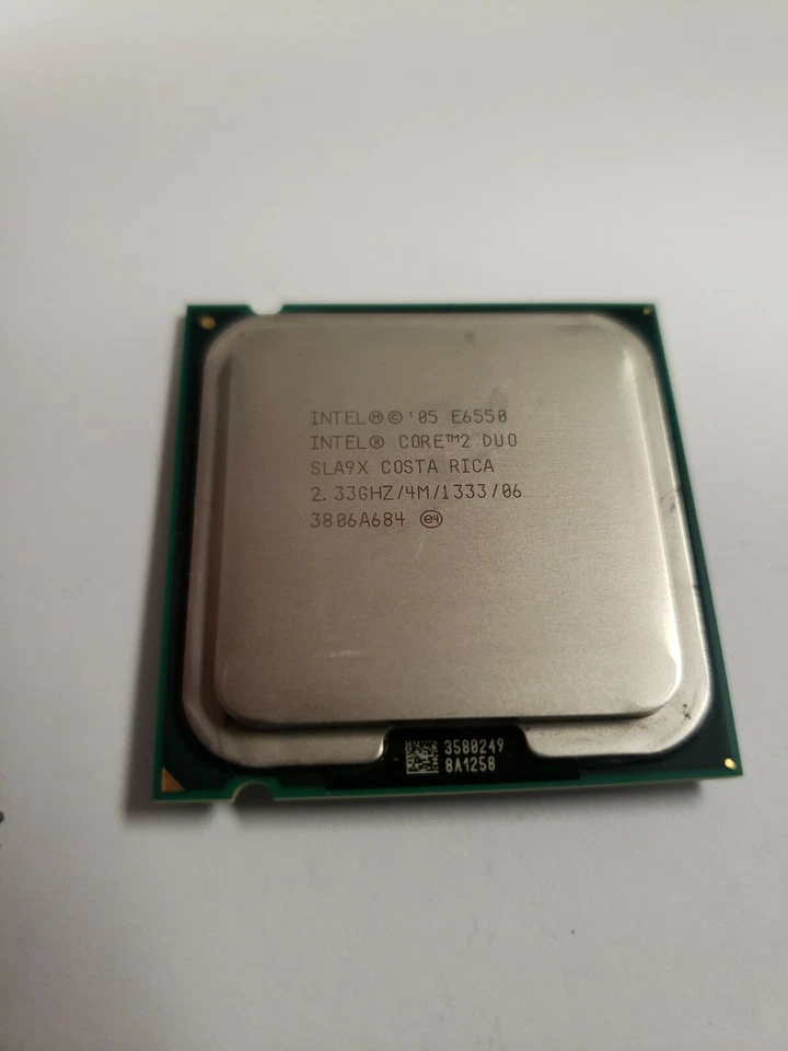 Procesador Intel SLA9X E6550 Core 2 Duo CPU 2,333 GHz/4 M/1333 MHz Foto 1 de 2