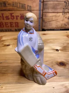 Vintage sowjetischer Hockeyspieler Porzellanfigur Junior Torhüter blau/weiß 7"" - Bild 1 von 10