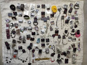 PAPARAZZI Random 100 Piece Jewelry Lot Rings Earrings Bracelets Necklaces NEW012 - Picture 1 of 6