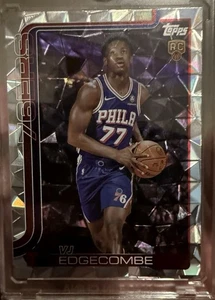2025-26 Topps Flagship VJ Edgecombe Diamanté Diamond SSP RC #203 76ers ROY - Foto 1 di 2