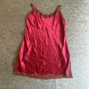 Victoria's Secret Damen Nachthemd Medium Negligee Satin Magenta Rosa Spitze Slip - Bild 1 von 14