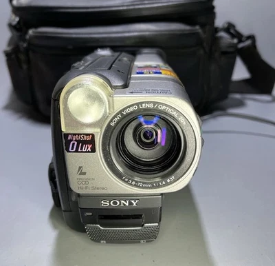 Sony CCD-TR913E Video8 Hi8 Tape Video Camera - Case - Image 1 of 4
