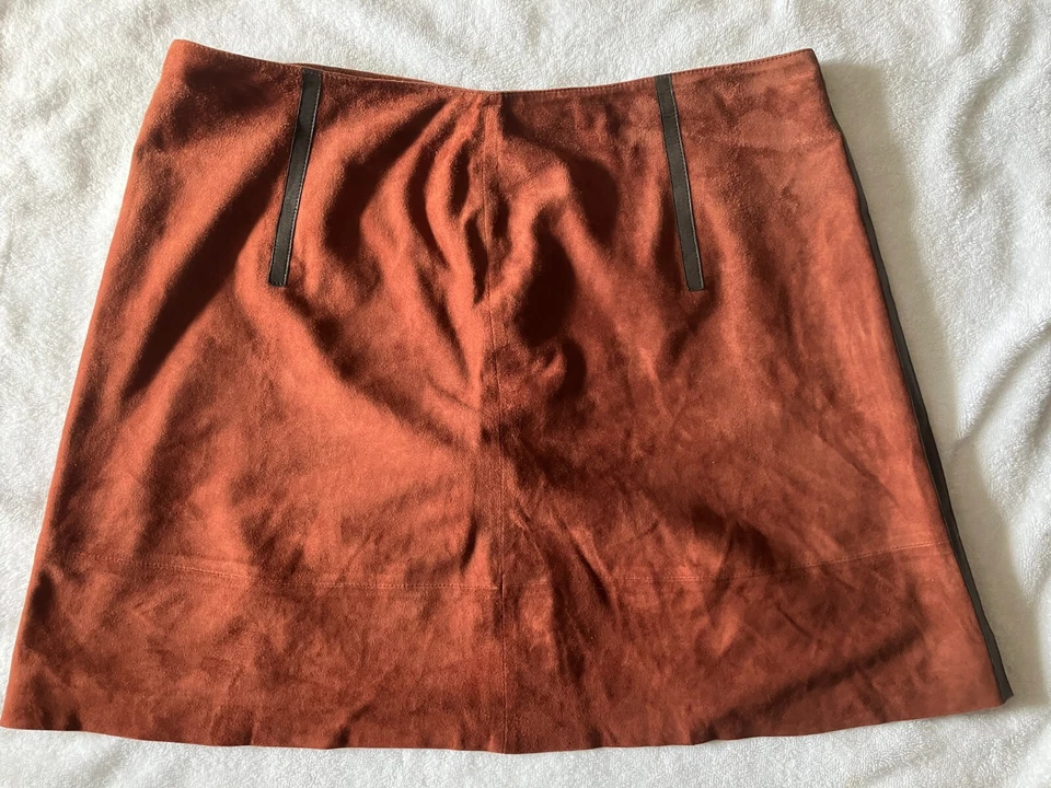 Hermosa Falda EMANUEL UNGARO MARRÓN Suave Gamuza Hasta la Rodilla Talla 16 38 Cintura Foto 1 de 4