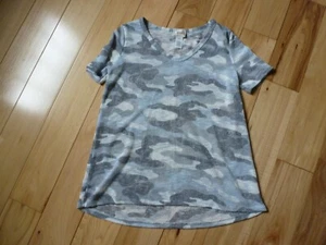 Leichter Damenpullover Latzmarke grau Camouflage Kurzarm Größe S - Bild 1 von 3