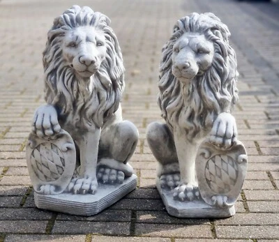 🔶Gartenfigur Löwe Steinfigur mit Wappen 2 Stück Steinlöwen Steinkunst BLACKFORM - Bild 1 von 4