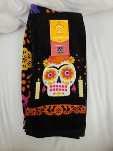 2 schwarze Halloween Tag der Toten Handtücher Totenkopf Künstler Fitch bunte Blumen - Bild 1 von 7