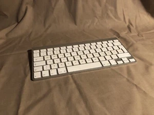 Apple Wireless Keyboard weiß Bluetooth guter Zustand QWERTZ - Bild 1 von 6