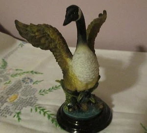 new resin goose / gander figurine on wooden base by Roman, Inc. - Bild 1 von 3