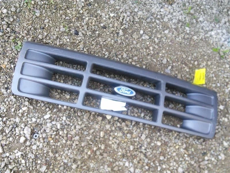 Grille From 8501 GVW Painted Fits 92-97 FORD F250 PICKUP 245195 - Image 1 of 1