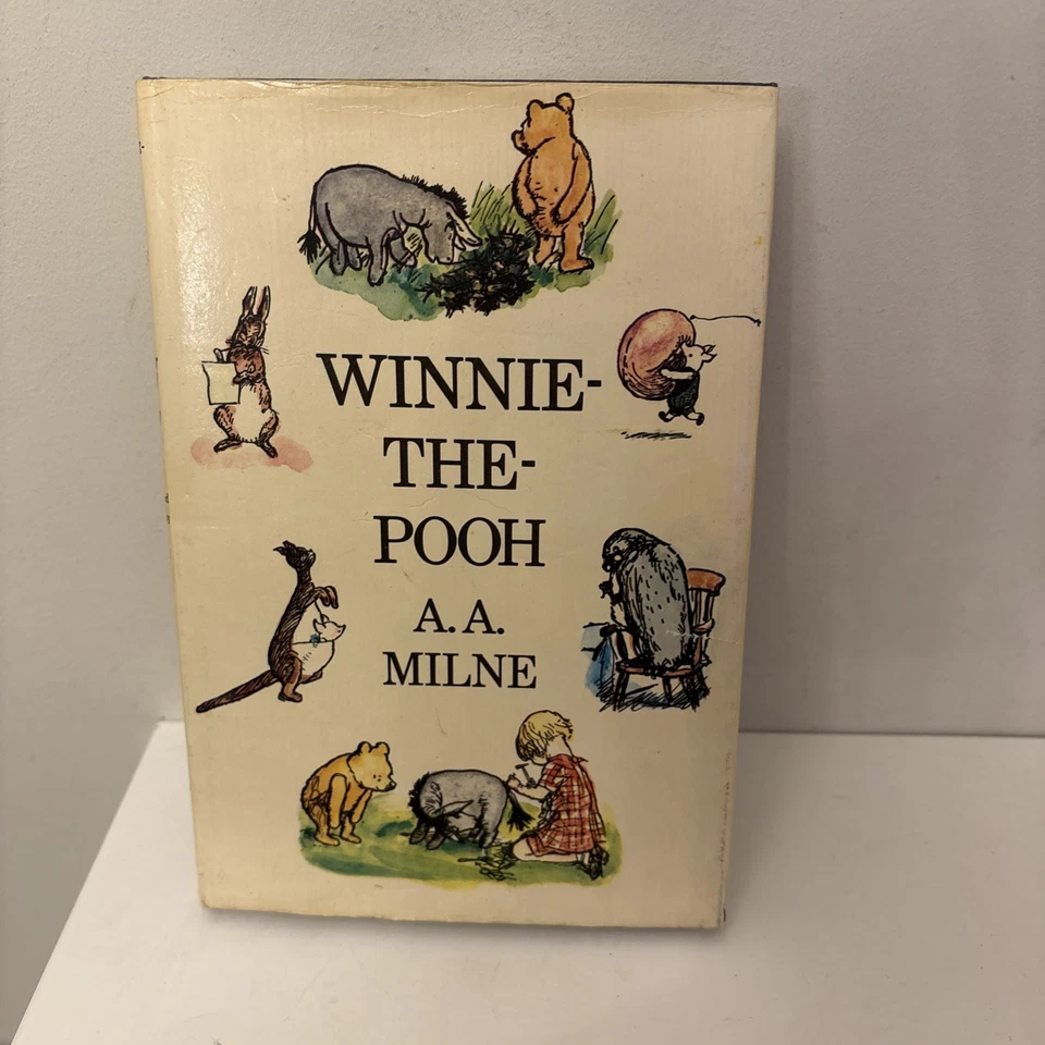 Winnir The Pooh Vintage Book A.A Milne Blue Hardback Book Methuen 1983 Print - Image 1 of 4