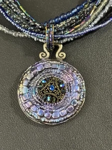 Collar multicapa vintage de cuentas de vidrio púrpura y azul de Chico de 18"-22" de largo I1 - Imagen 1 de 10