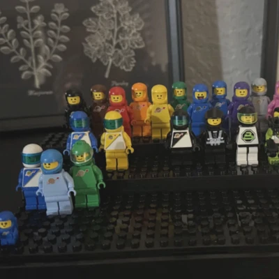 Lote de 8 minifiguras misteriosas Lego espaciales a granel clásico policía espacial futurón minifigura Foto 1 de 4