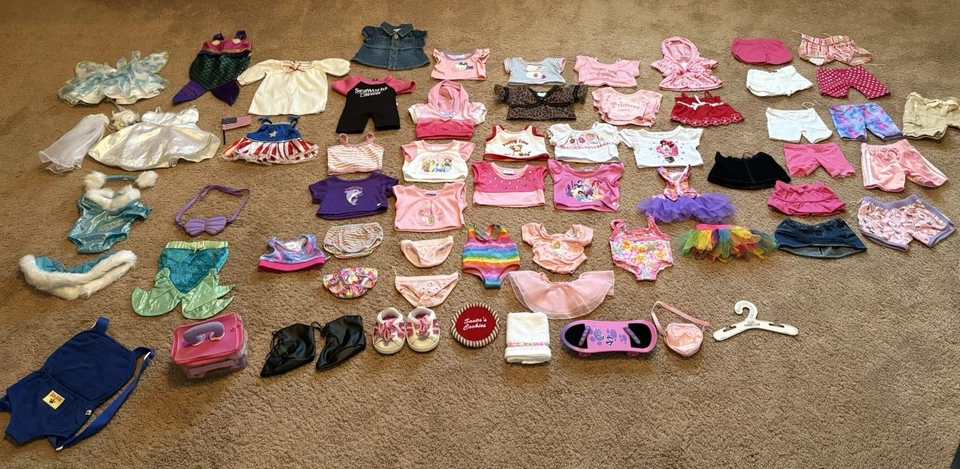 Build-A-Bear Taller Mezcla de Ropa, Disfraces, Zapatos y Accesorios Foto 1 de 4