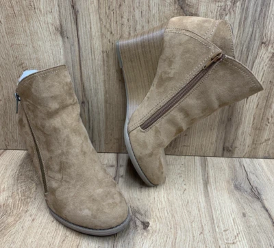 Bota al tobillo con tacón de cuña Holley tallada con volantes cierre de doble cremallera tostada talla 8M Foto 1 de 4