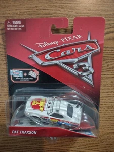 Disney Pixar Cars 3 Pat Traxson ¡Raro! Nueva tarjeta de coleccionista y mini póster - Imagen 1 de 5