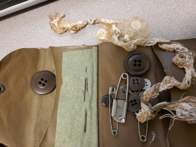 US Army sewing kit sewing kit / Sewing Kit personel itmes personal  equipment