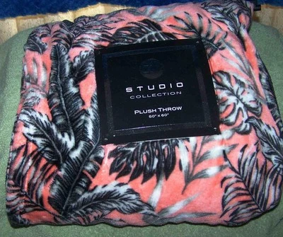 Studio Collection Color Coral con Diseño de Hoja Peluche Tiro 50"x 60" Nuevo Foto 1 de 2