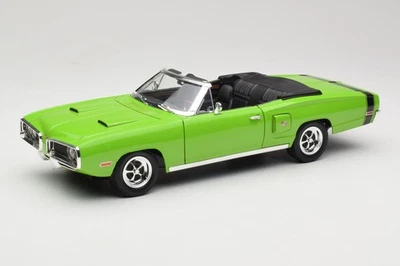92548-M1 Dodge Coronet R/T Convertible Green Road Signature 1/18 - Image 1 of 4