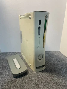 Microsoft Xbox 360 HDMI Konsole für Ersatzteile oder Reparatur - Bild 1 von 14