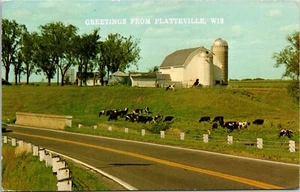 Saludos desde Platteville Wisconsin ganado oído granja granero postal - Imagen 1 de 2