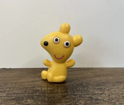 小猪佩奇黄色泰迪熊 2 英寸 PVC 蛋糕上装人偶 — 第 1/4 张图片