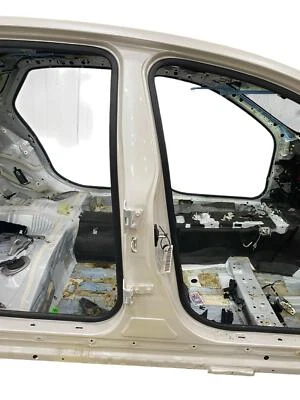 2021 - 2023 LEXUS LS500 OEM RH RIGHT CENTER PILLAR *STRUCTURE CUT* Foto 1 de 4