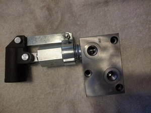 DELTROL HYDRAULIC HAND PUMP/VALVE ASSEMBLY #DHP-100-N-5 - Picture 1 of 5