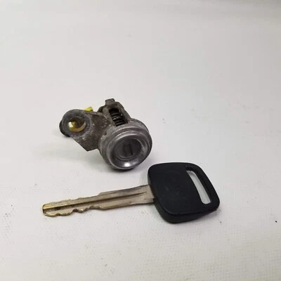 1997-2000 TOYOTA RAV4 97 98 99 00 TRUNK LOCK CYLINDER + 1 KEY - Image 1 of 4
