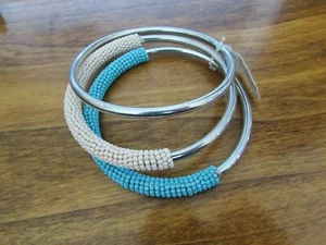 NEW/tags set of 3 TORRID silvertone bangle bracelets w/cream & blue 3 1/2" round - Picture 1 of 5