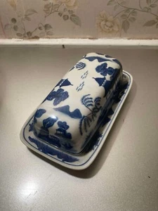 RARE VINTAGE 1980'S CHINOISERIE BLUE WILLOW PORCELAIN BUTTER DISH - Picture 1 of 5
