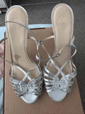 Sandalia Cole Haan para mujer talla 10 1/2 de cuero plateado con tiras y tacón alto Foto 1 de 4