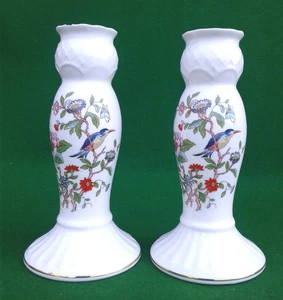 2 AYNSLEY PEMBROKE SOVEREIGN CANDLESTICKS. - Picture 1 of 8