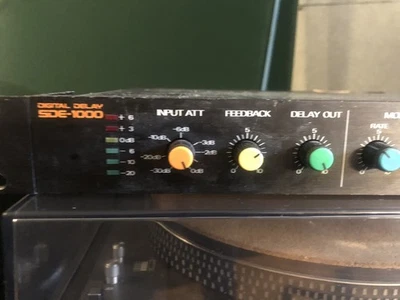 Roland SDE-1000 Digital Delay Rack Effect Processor TESTED WORKING - Image 1 of 4