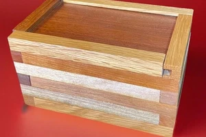 Vintage Holz handgefertigte Schmuck Aufbewahrungsbox versteckter Deckel gefüttert Handarbeit - Bild 1 von 24