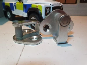 Land Rover Door Lock Strikers Defender 90 110 MUC8526 FQB500130 Top Quality x2 - Picture 1 of 6