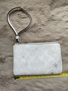 Cartera Muñequera Coach Signature Copo de Nieve Blanca Esquina Cremallera Nieve Invierno C1862 - Imagen 1 de 6
