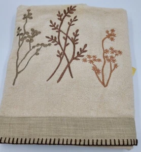 Avanti Bath Towels 3 Styles 27"x50" Embroidered Designs - Picture 1 of 11