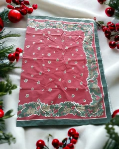 Baumwolle Weihnachten Tischdecke Schimmer Rot Grün & Gold Tannenzapfen Detail 81" x 58" - Bild 1 von 14