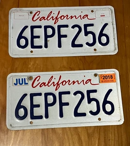 Juego de 2 Matrículas Básicas CALIFORNIA 6EPF256 Caducadas Buen Estado - Imagen 1 de 4