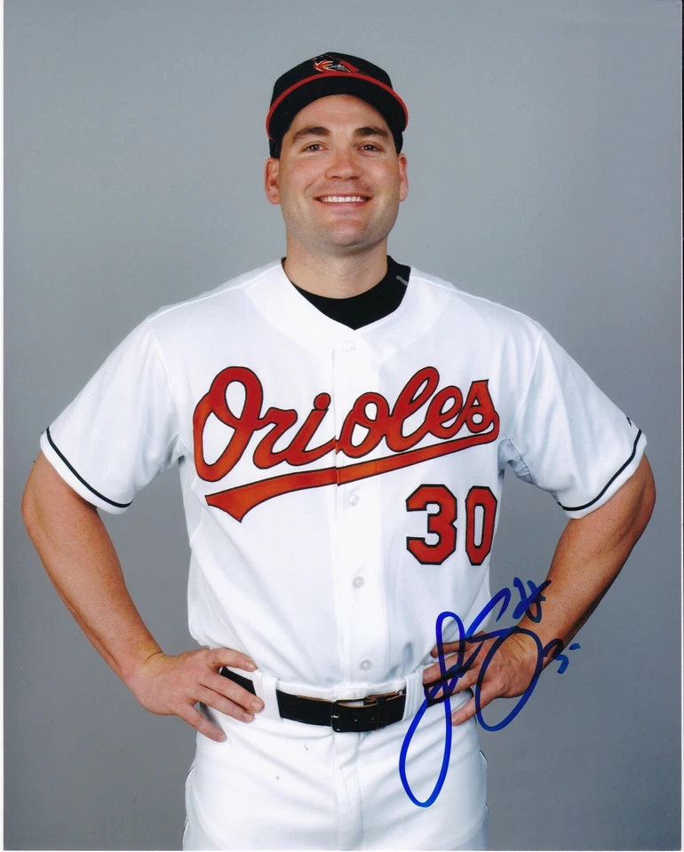 卢克·斯科特 巴尔蒂莫尔 ORIOLES ACTION 签名 8x10 — 第 1/1 张图片