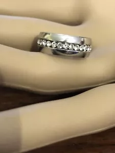 Muy bonita alianza de boda de acero inoxidable Eternity circonita cúbica - Imagen 1 de 12