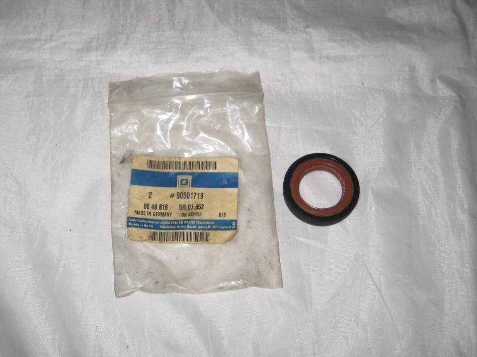 OIL PUMP SEAL GENUINE VAUXHALL GM 90501719 - Image 1 of 1
