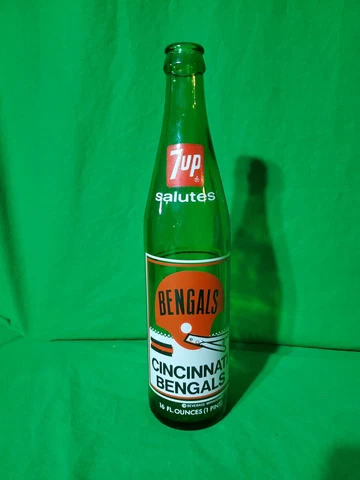 Vintage Cincinnati Bengals Football 7-Up Glass Bottle 1970 1973 Riverfront Cover