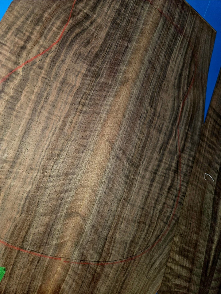 figured Walnut back and sides set WA002 - Image 1 of 4