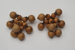 BOUCLES D'OREILLES VINTAGE CLIPS - PERLES BOIS PENDANT - Foto 1 di 2