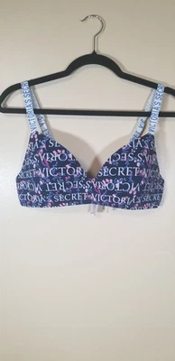 Camiseta Victoria's Secret Sujetador Ligeramente Forrado Inalámbrico Logo 36C  Foto 1 de 3