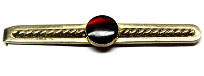 Cierre de barra con clip de corbata Swank dorado rojo Lucite cabujón mediados de siglo para hombre ropa formal Foto 1 de 4